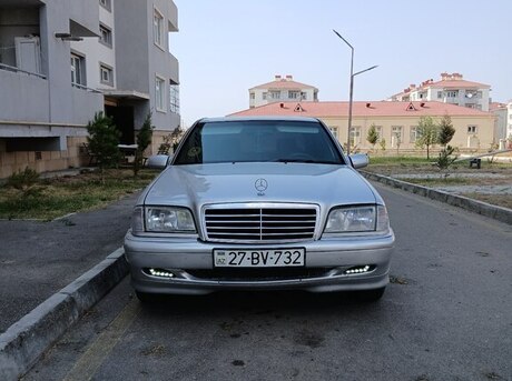 Mercedes C 200