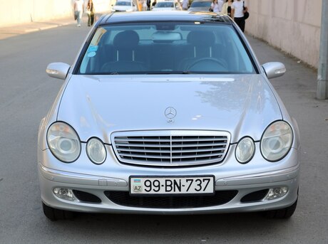 Mercedes E 240