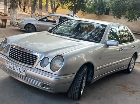 Mercedes E 230