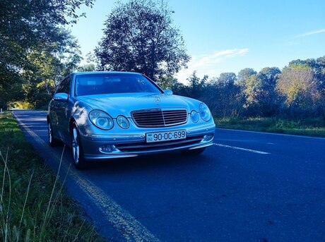 Mercedes E 240