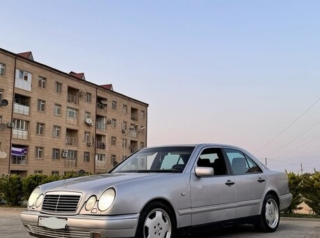 Mercedes E 240