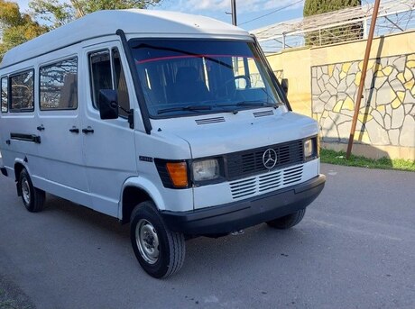 Mercedes 208 D