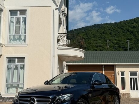 Mercedes E 300 4MATIC 2019
