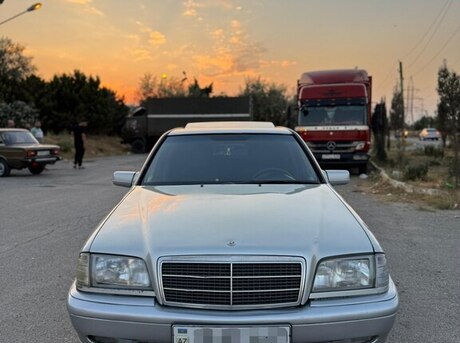 Mercedes C 180