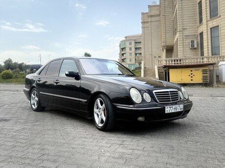 Mercedes E 200