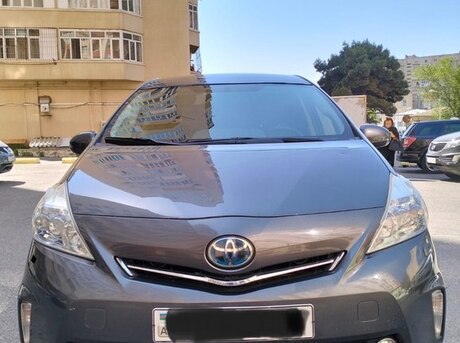 Toyota Prius V 2011