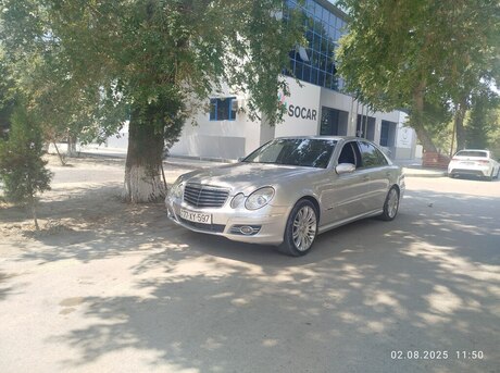 Mercedes E 240
