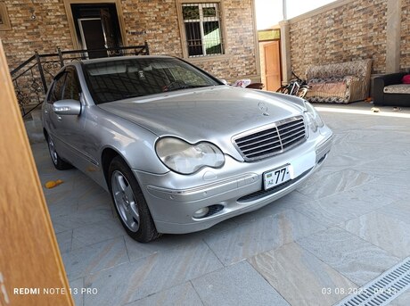 Mercedes C 200