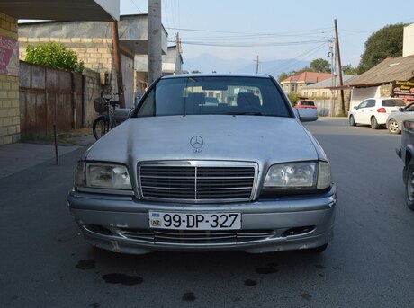Mercedes C 200