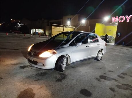 Nissan Tiida 2012