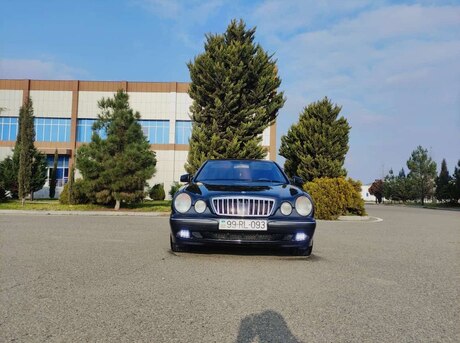 Mercedes E 220