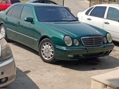 Mercedes E 240