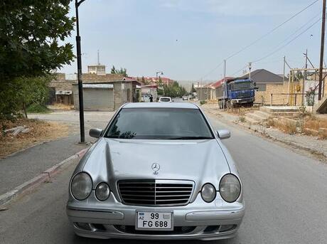 Mercedes E 240