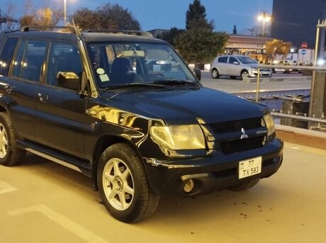 Mitsubishi Pajero io 2001