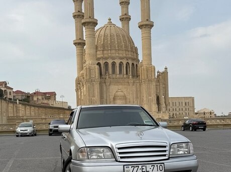 Mercedes C 200