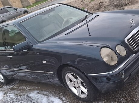 Mercedes E 230