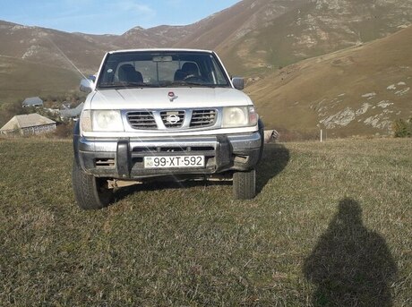 Nissan Navara 2000