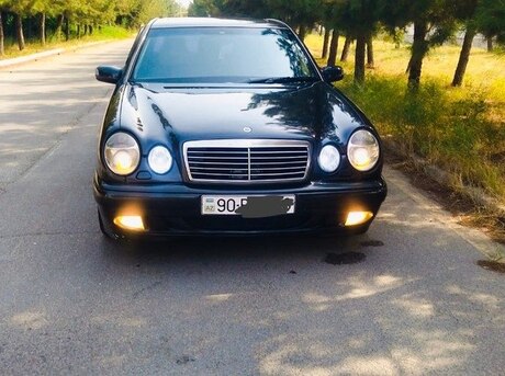 Mercedes E 230
