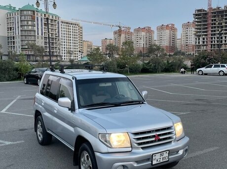 Mitsubishi Pajero io 2002