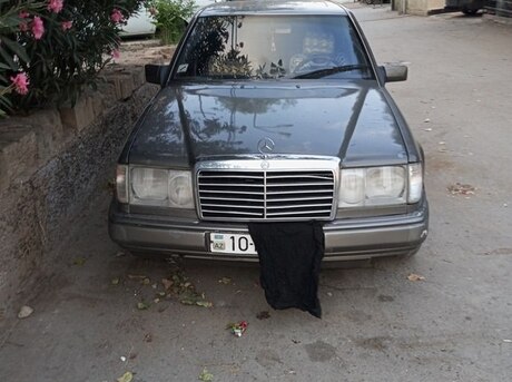 Mercedes E 230