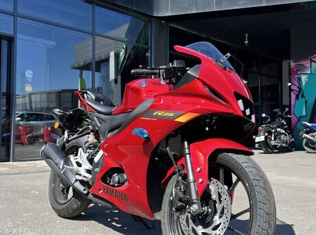 Yamaha R15 V4