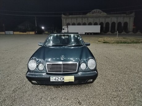 Mercedes E 220 1996