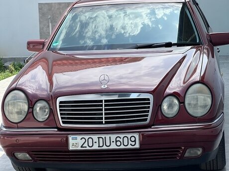 Mercedes E 200