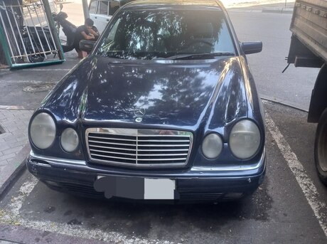 Mercedes E 230
