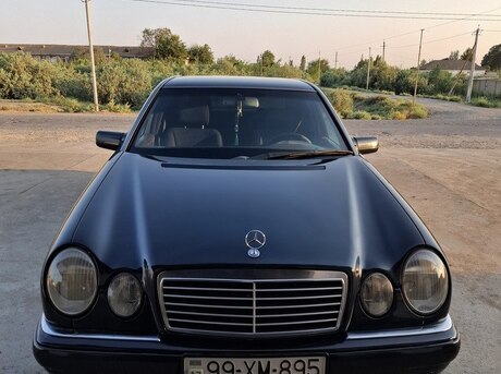 Mercedes E 200
