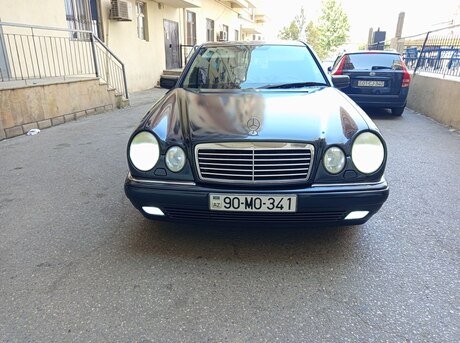 Mercedes E 200