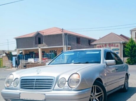 Mercedes E 240