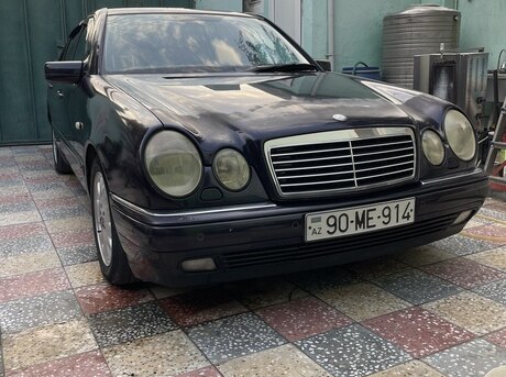Mercedes E 240
