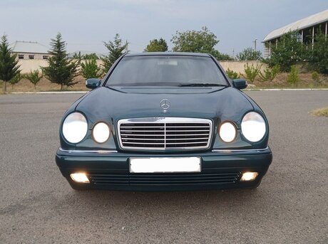 Mercedes E 200