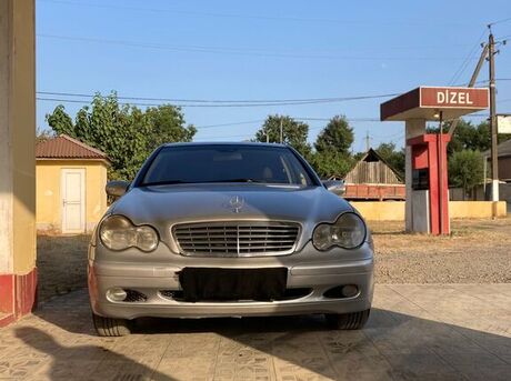 Mercedes C 200