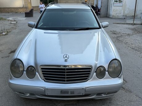 Mercedes E 240