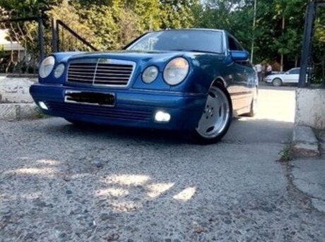 Mercedes E 230
