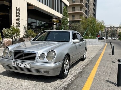 Mercedes E 230