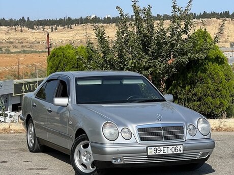 Mercedes E 240