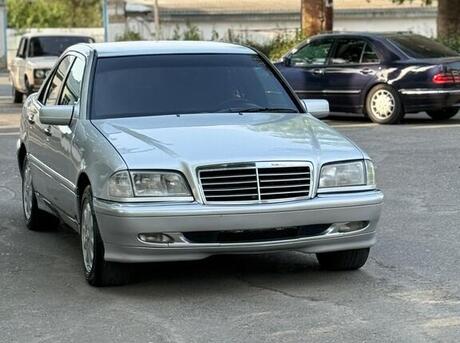 Mercedes C 200
