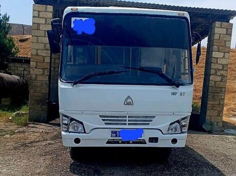 Isuzu NP 37 2010