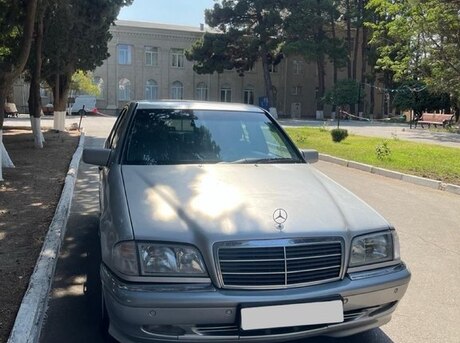 Mercedes C 200