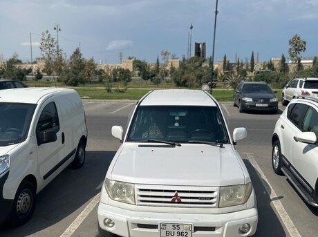 Mitsubishi Pajero io 2000