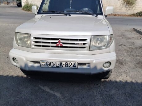 Mitsubishi Pajero io 1999