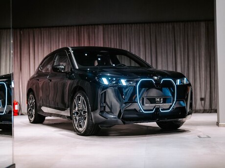 BMW iX