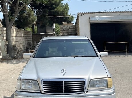 Mercedes C 200