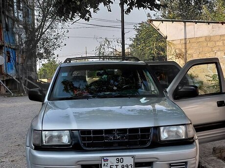 Isuzu  1999