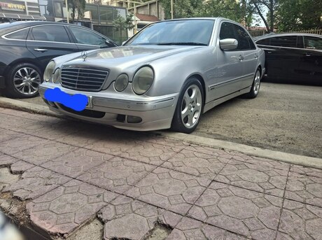 Mercedes E 240 2001