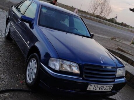 Mercedes C 200