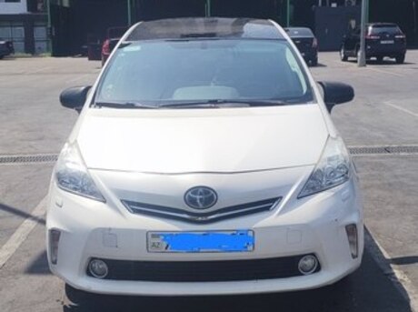 Toyota Prius V 2013