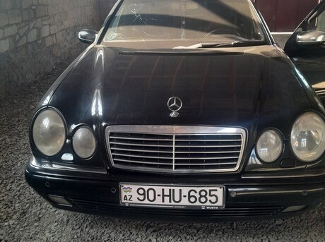 Mercedes E 240